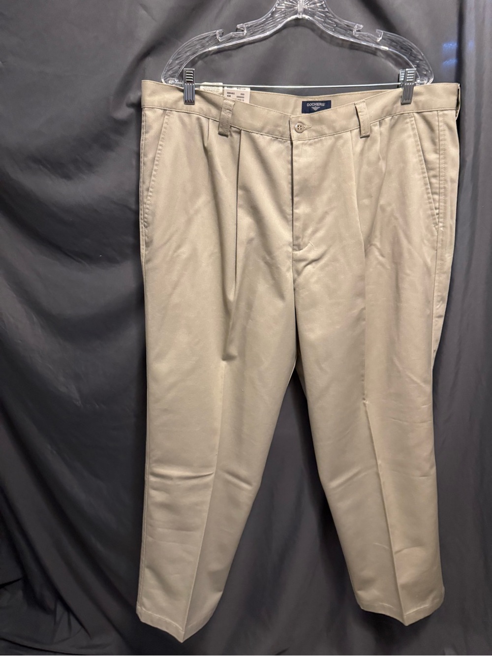Dockers Men’s Pleated Chinos in Khaki
